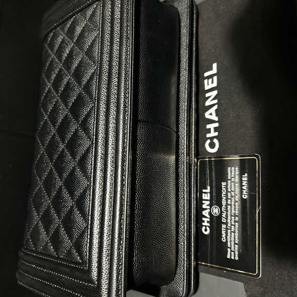 Chanel Caviar Quilted Medium Boy Flap Black - Picture 4 of 15